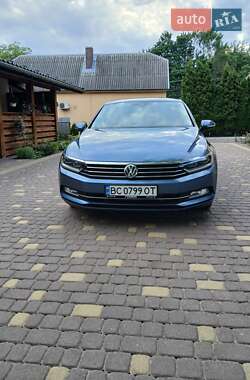 Седан Volkswagen Passat 2017 в Львове