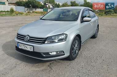 Седан Volkswagen Passat 2011 в Краснограді