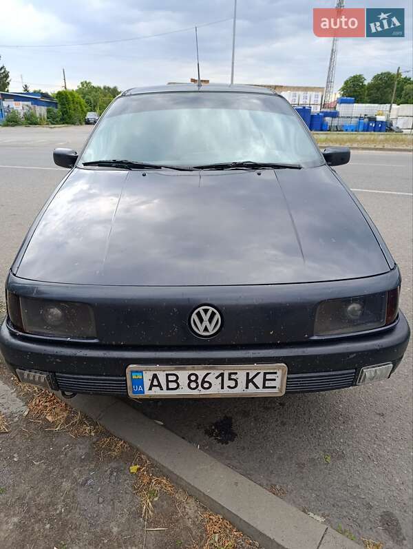Седан Volkswagen Passat 1993 в Немирове