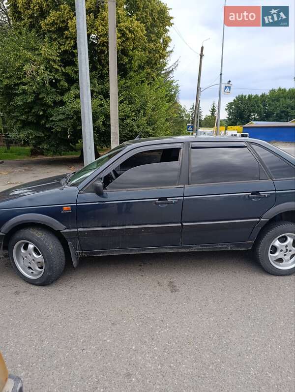 Седан Volkswagen Passat 1993 в Немирове
