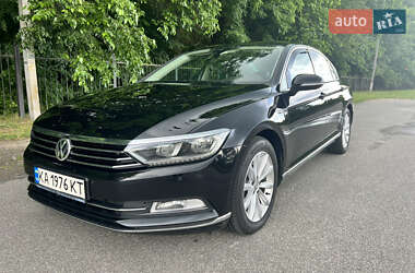 Седан Volkswagen Passat 2016 в Киеве