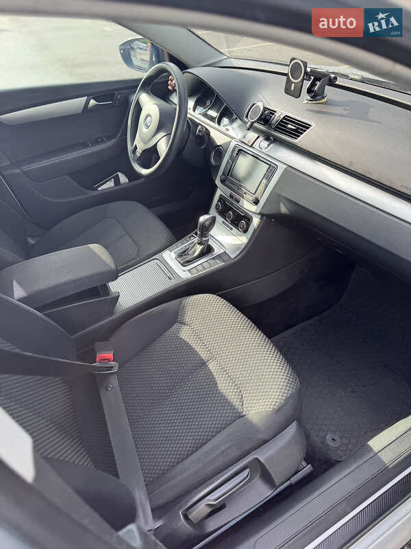 Универсал Volkswagen Passat 2013 в Хмельницком