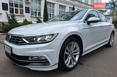 Седан Volkswagen Passat 2017 в Києві