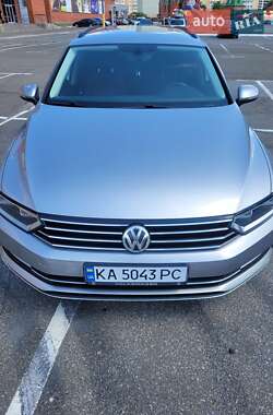Универсал Volkswagen Passat 2016 в Киеве