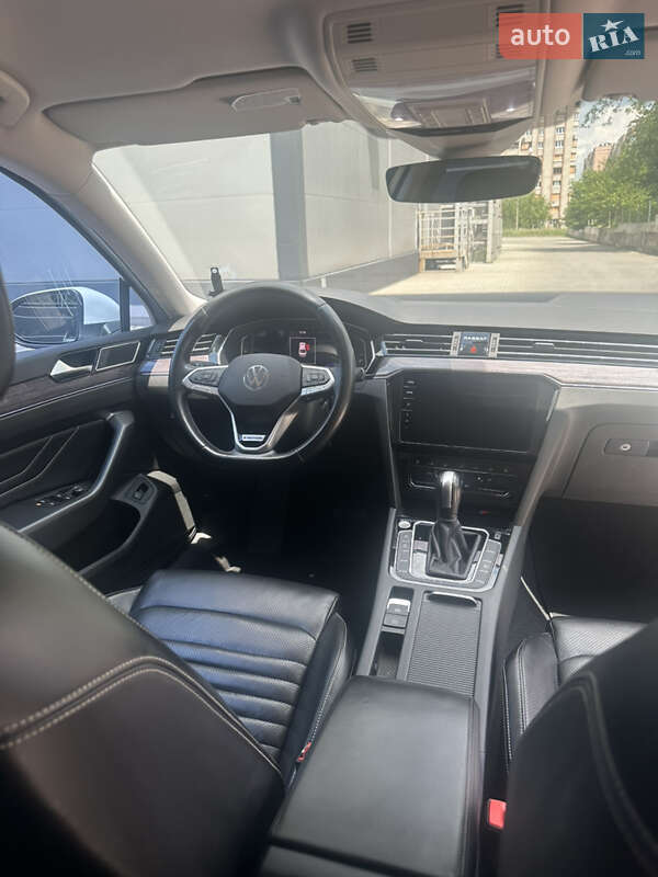 Седан Volkswagen Passat 2021 в Киеве