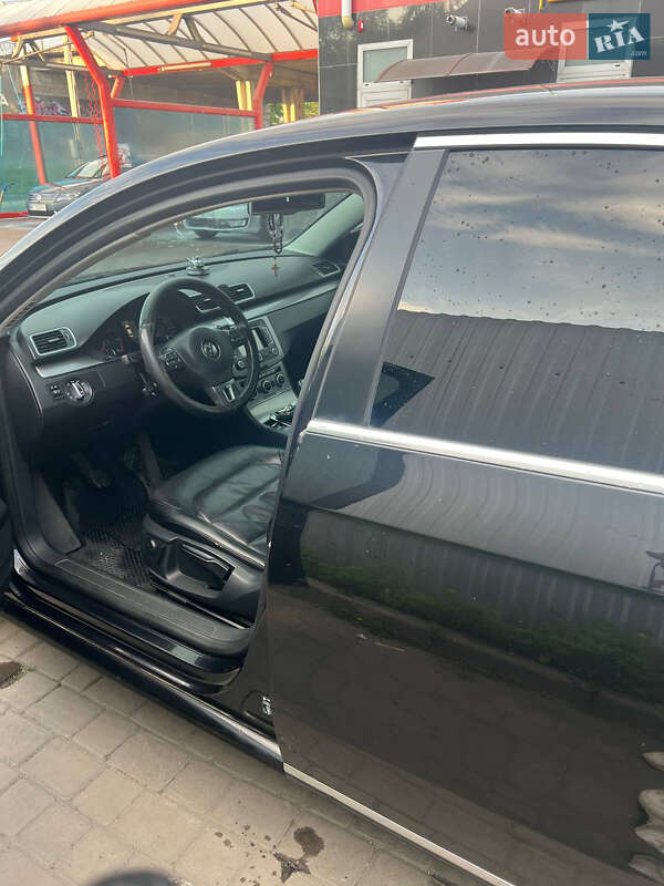 Седан Volkswagen Passat 2013 в Львове