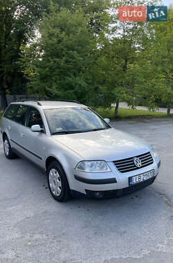 Універсал Volkswagen Passat 2002 в Звягелі