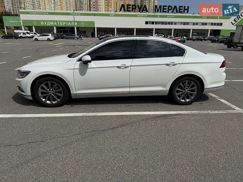 Седан Volkswagen Passat 2017 в Киеве