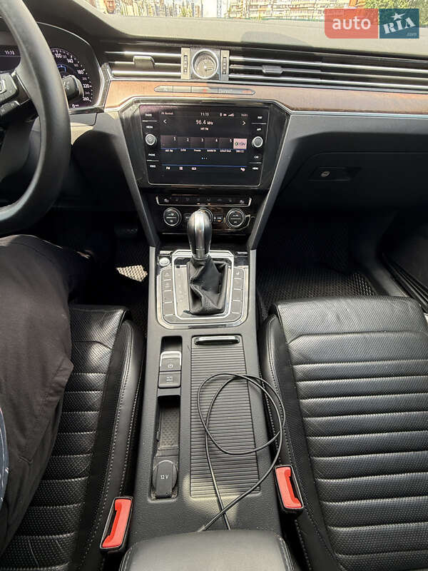 Седан Volkswagen Passat 2017 в Киеве