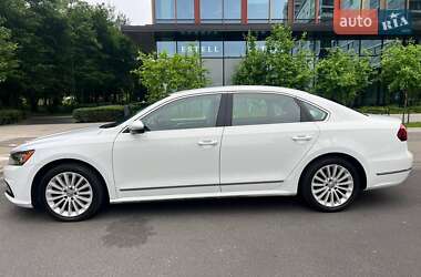 Седан Volkswagen Passat 2016 в Києві
