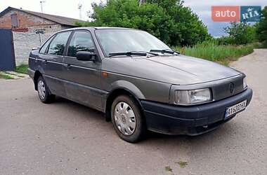 Седан Volkswagen Passat 1993 в Харькове