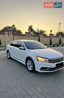 Седан Volkswagen Passat 2016 в Измаиле