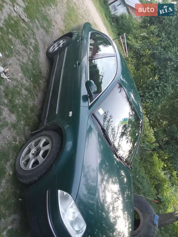 Седан Volkswagen Passat 2001 в Волочиске