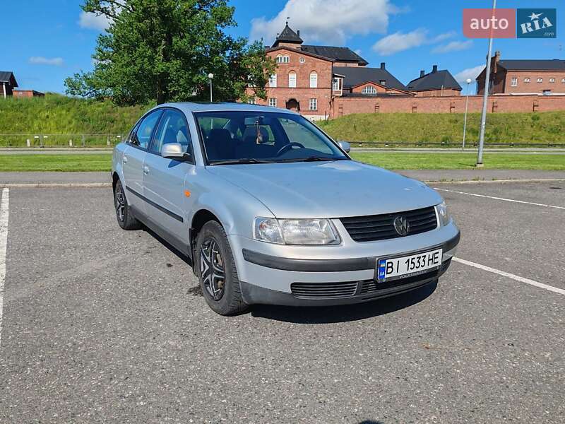 Седан Volkswagen Passat 1998 в Глобиному