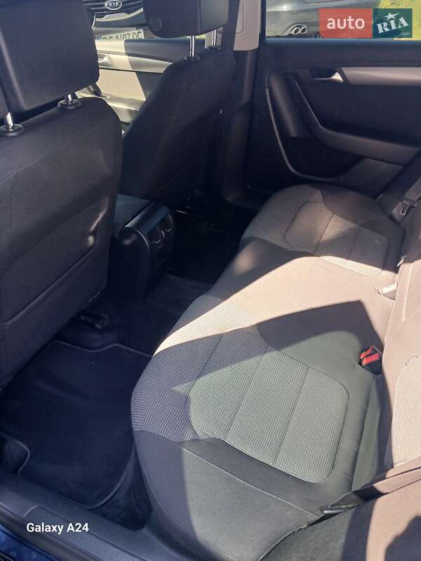 Седан Volkswagen Passat 2012 в Львове