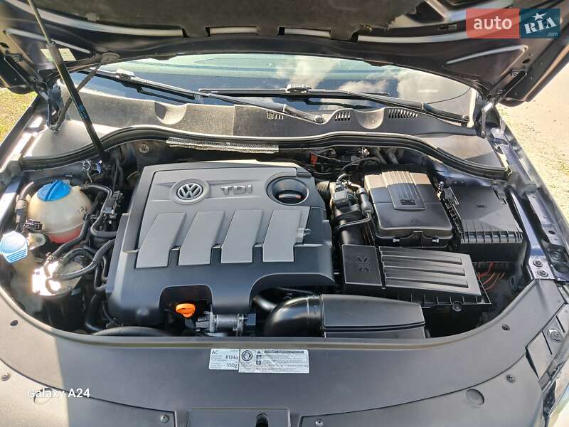 Седан Volkswagen Passat 2012 в Львове