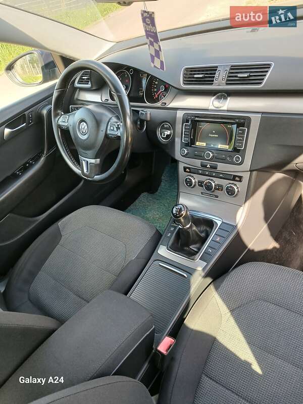 Седан Volkswagen Passat 2012 в Львове