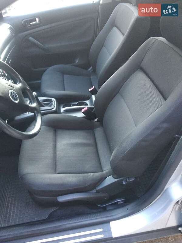 Универсал Volkswagen Passat 2001 в Бориславе