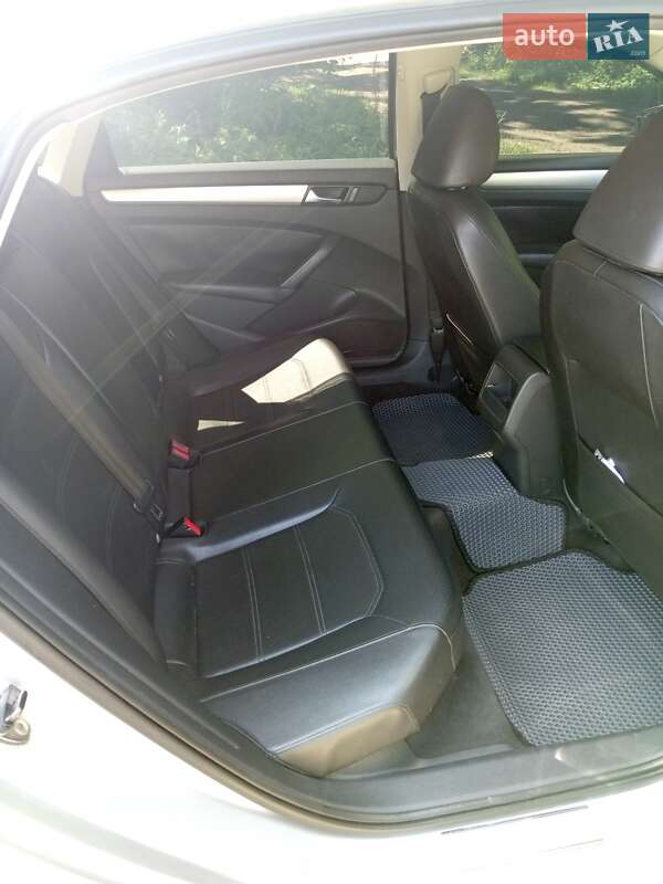 Седан Volkswagen Passat 2011 в Сумах