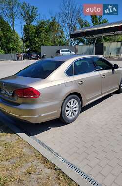 Седан Volkswagen Passat 2014 в Тернополе