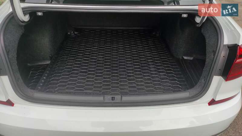 Седан Volkswagen Passat 2018 в Киеве