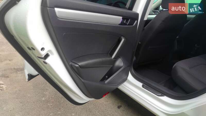 Седан Volkswagen Passat 2018 в Киеве