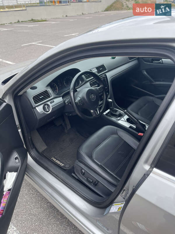 Седан Volkswagen Passat 2013 в Києві