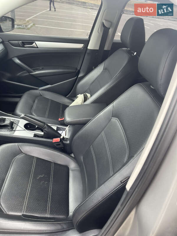 Седан Volkswagen Passat 2013 в Києві