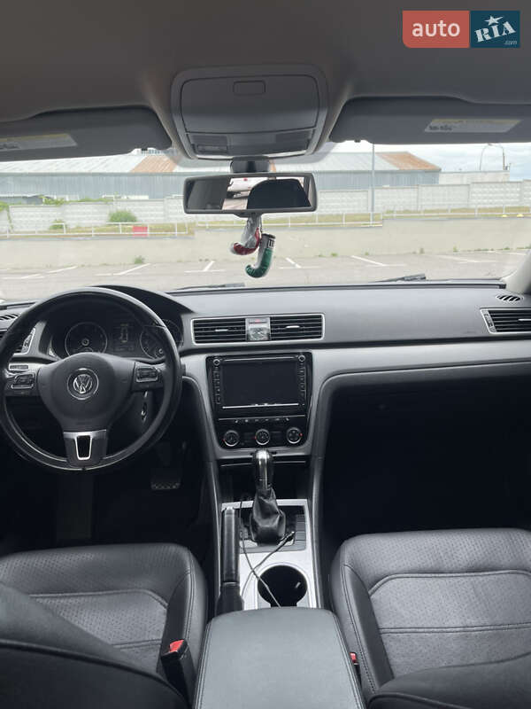 Седан Volkswagen Passat 2013 в Києві