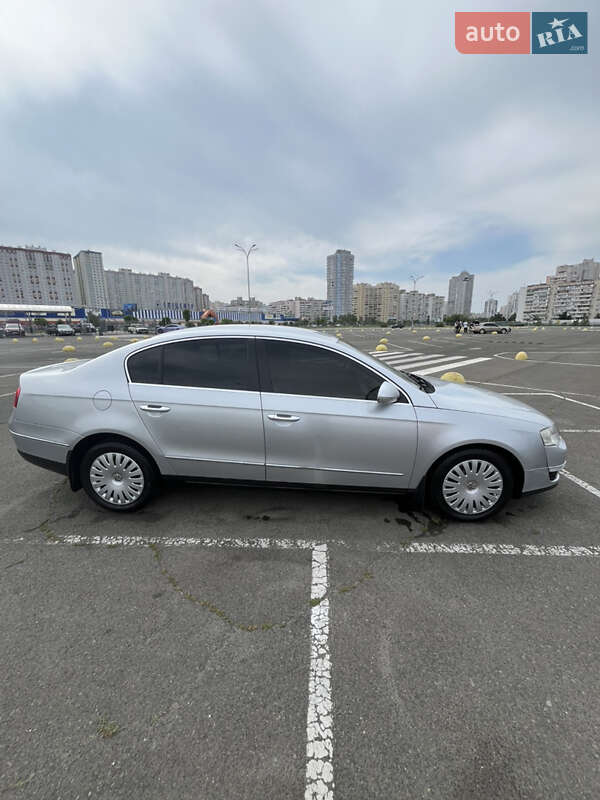 Седан Volkswagen Passat 2008 в Києві