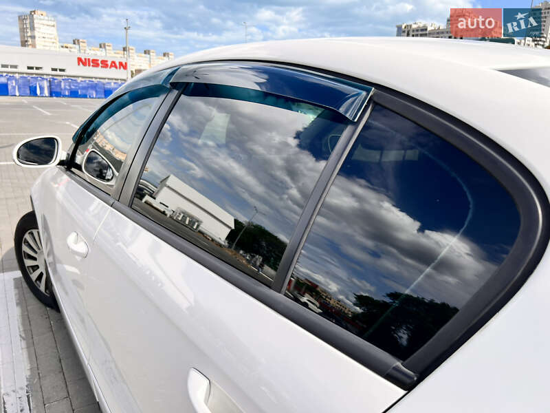 Седан Volkswagen Passat 2010 в Одессе