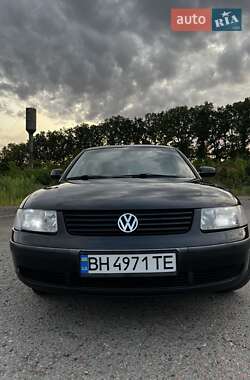 Седан Volkswagen Passat 1997 в Любашівці