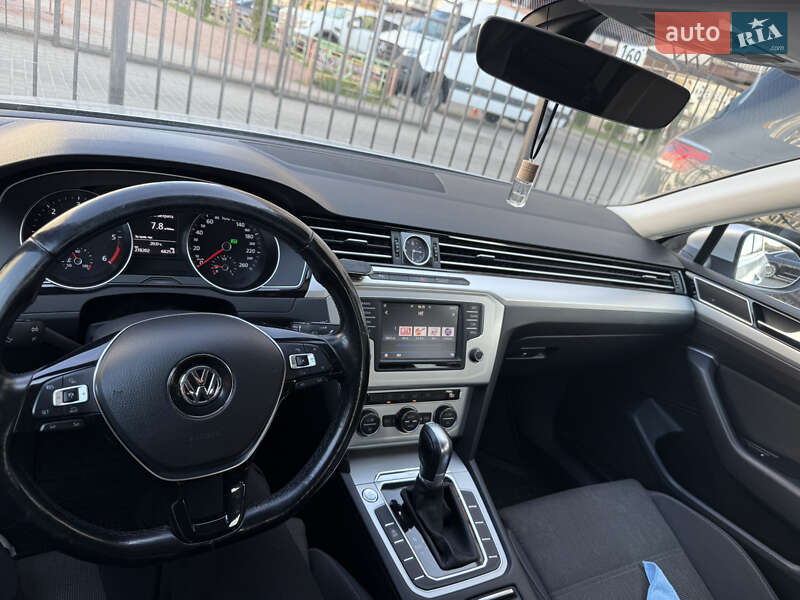 Седан Volkswagen Passat 2016 в Житомире