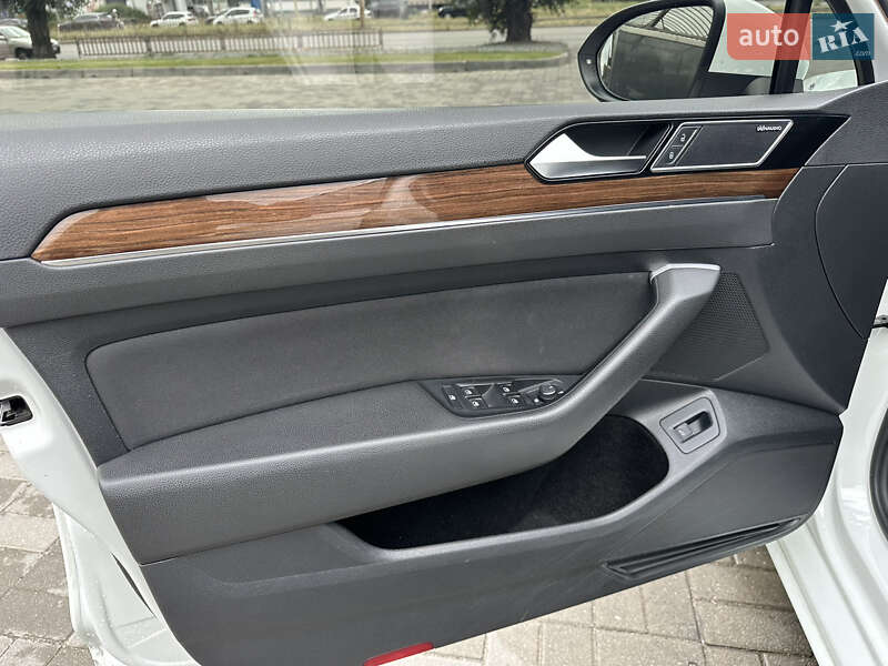 Седан Volkswagen Passat 2015 в Дніпрі