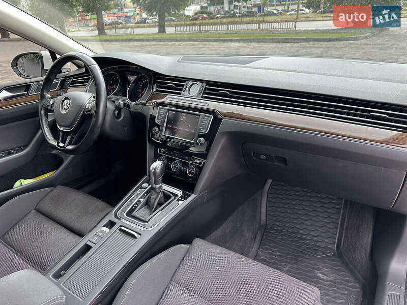 Седан Volkswagen Passat 2015 в Дніпрі