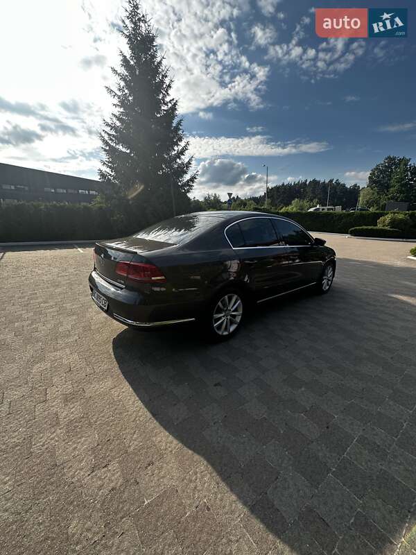 Седан Volkswagen Passat 2012 в Львові