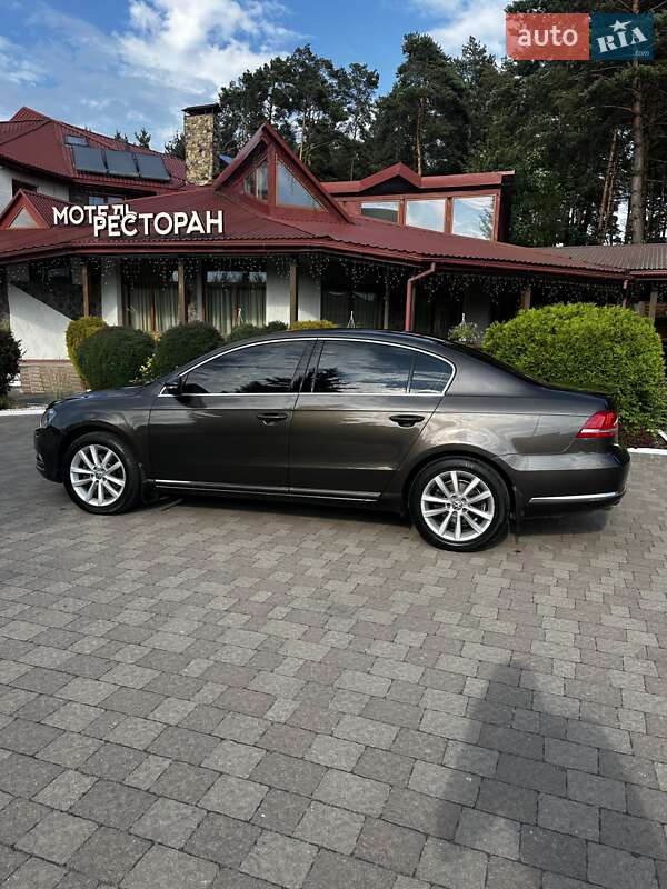 Седан Volkswagen Passat 2012 в Львові