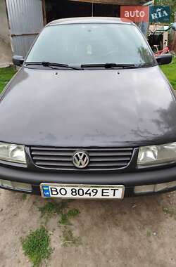 Седан Volkswagen Passat 1995 в Ланівці