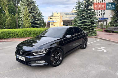 Седан Volkswagen Passat 2015 в Виннице