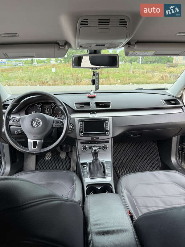 Седан Volkswagen Passat 2014 в Черновцах