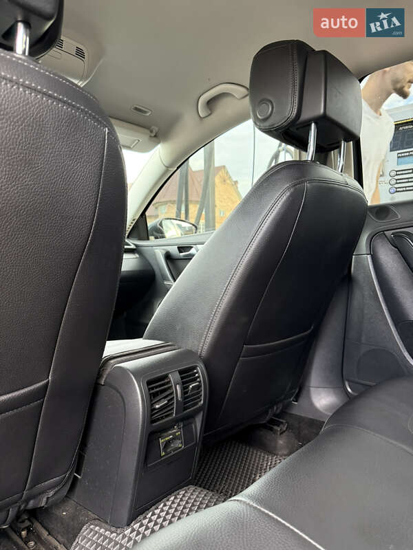 Седан Volkswagen Passat 2014 в Черновцах