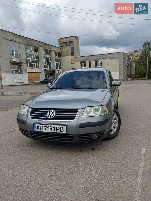 Седан Volkswagen Passat 2003 в Українці