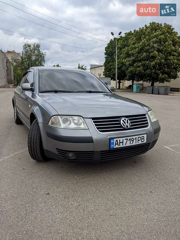Седан Volkswagen Passat 2003 в Українці