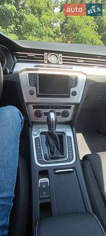 Універсал Volkswagen Passat 2015 в Львові