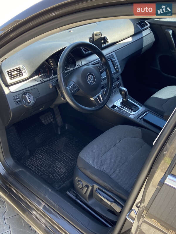 Седан Volkswagen Passat 2012 в Каменке-Бугской