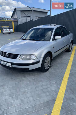 Седан Volkswagen Passat 1998 в Харькове