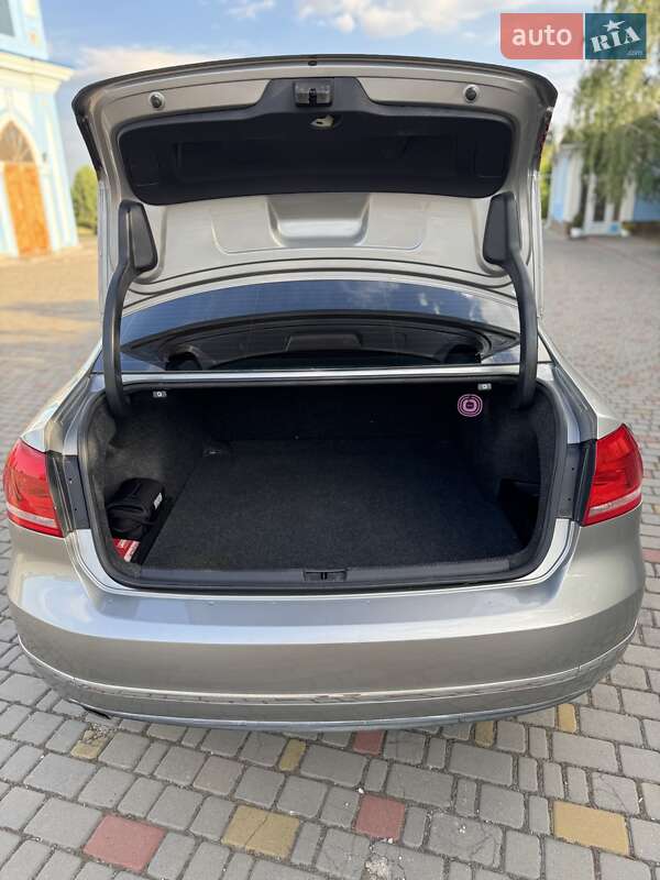 Седан Volkswagen Passat 2012 в Измаиле