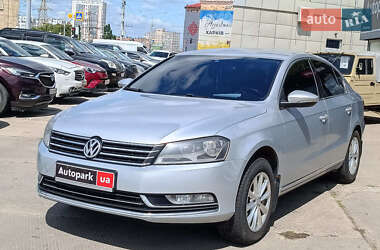Седан Volkswagen Passat 2012 в Харкові