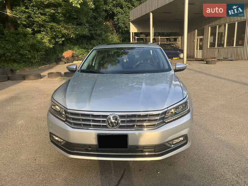 Седан Volkswagen Passat 2017 в Киеве