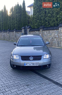 Седан Volkswagen Passat 2003 в Надвірній
